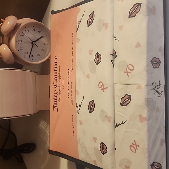 Juicy Couture OX Twin Sheet Set. - Picture 4 of 5